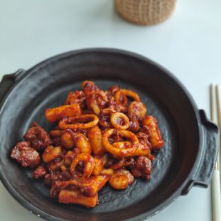 화끈한녀석들 새오똥400g 새우,오징어,똥집 볶음요리 소스,밀떡, 참기름 포함 — 4.5점을 준 리뷰어가 2022년 11월 올린 사용 사진