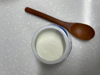 매일바이오 그릭요거트 오리지널 플레인 4개, 로스터리 커피믹스 4개 — 5점을 준 리뷰어가 2021년 12월 올린 사용 사진