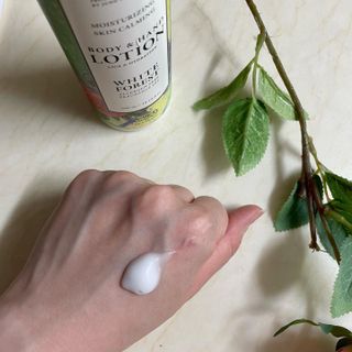 조향사 바디 앤 핸드 로션 화이트 포레스트 — 5점을 준 리뷰어가 2022년 6월 올린 사용 사진