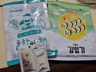 해풀잎 누구나 김밥*1ea [(혼합야채 35g *1ea,  김밥김 (5g, 5ea),  양념간장 (6g, 5ea), 참기름(5g, 2ea)] — 5점을 준 리뷰어가 2022년 7월 올린 사용 사진