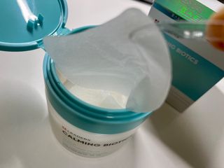 리더스코스메틱 리더스 카밍 바이오틱스 퀵 수딩 패드 — 5점을 준 리뷰어가 2022년 4월 올린 사용 사진
