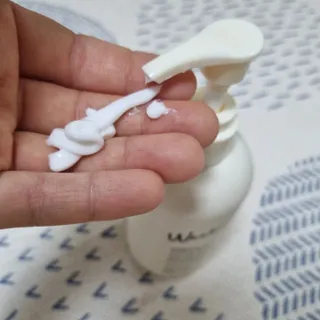 [위켄더스] 끈적임 없이 수분감을 채워주는 핸드& 바디로션 1종 랜덤발송 — 3.5점을 준 리뷰어가 2022년 5월 올린 사용 사진