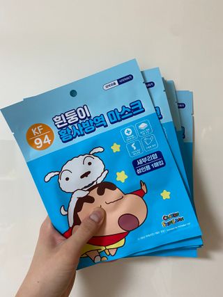 [숨그림]  덴탈마스크 짱구 우리아이 그리고 내가 쓰는 믿을수있는 케릭터 마스크  16종 — 5점을 준 리뷰어가 2021년 10월 올린 사용 사진