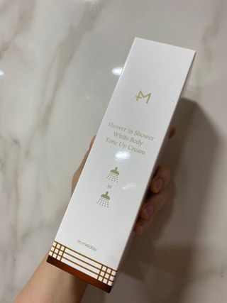 [엠메이데이] 샤워인샤워 화이트 바디 톤업크림 300g — 5점을 준 리뷰어가 2021년 12월 올린 사용 사진