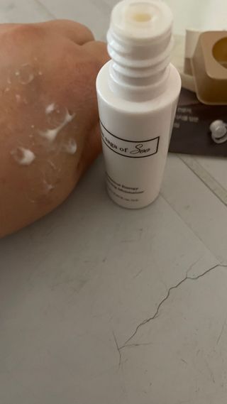 더사가오브수 [사가수] 효혜윤 보태니컬 에너지 에센스인로션 20ml /아이포올 스틱 3g — 5점을 준 리뷰어가 2023년 2월 올린 사용 사진