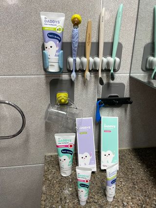 닥터데디스 안심저불소 키즈치약 (라즈베리, 청포도향 중 택 1) 60g +  여행용 미니 치약 15g — 5점을 준 리뷰어가 2022년 10월 올린 사용 사진
