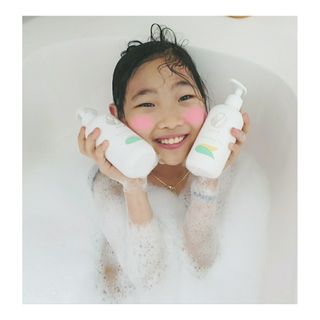 mom e 맘이 내추럴 베이비 케어 샴푸앤바스+로션 — 5점을 준 리뷰어가 2021년 1월 올린 사용 사진