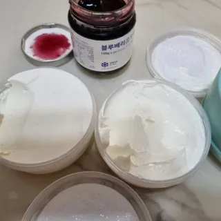 요그앤오트 그릭요거트 24 150g +  그릭요거트 48 150g + 블루베리 콤포트 — 5점을 준 리뷰어가 2022년 6월 올린 사용 사진