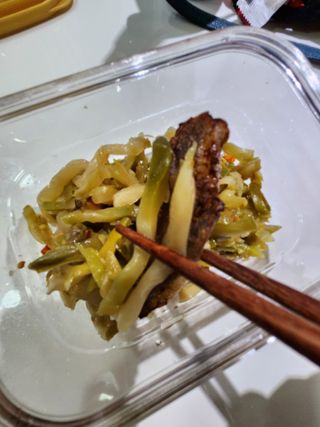 루시델리 야미하우스 홍콩 스파이시 프리미엄 짜사이 무침 500g — 5점을 준 리뷰어가 2024년 6월 올린 사용 사진