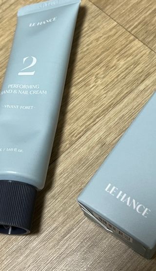 르핸스 퍼포밍 2 핸드&네일 비반트포렛/베티버포그 — 5점을 준 리뷰어가 2022년 12월 올린 사용 사진