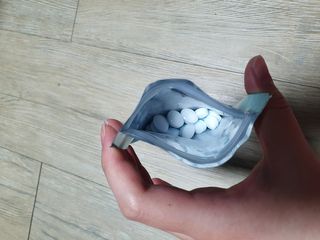 입 냄새 완화에 도움을 주는 에티켓 캔디 앳캔디 스트롱민트 — 4점을 준 리뷰어가 2021년 3월 올린 사용 사진