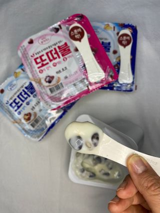 남양유업 또깍 접어 떠먹는 불가리스 2종 — 4점을 준 리뷰어가 2021년 1월 올린 사용 사진