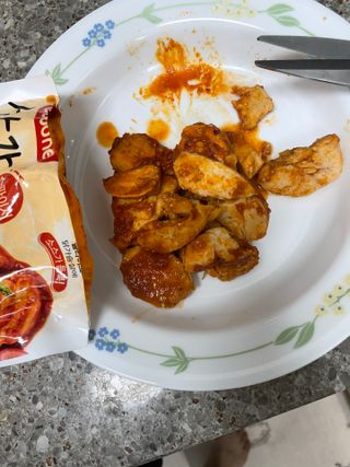굽네몰 [굽네] 소스가 맛있는 닭가슴살 슬라이스 4종 — 5점을 준 리뷰어가 2021년 12월 올린 사용 사진