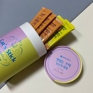 페페로니 맛있는 스틱 - 무항생제 닭고기 15개 + 원양선 참치 15개 — 5점을 준 리뷰어가 2021년 10월 올린 사용 사진