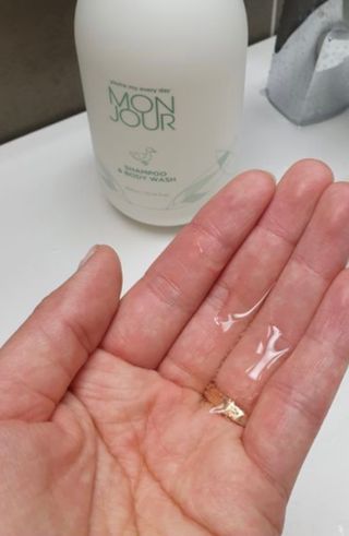 토박스코리아 몽쥬르 유아 샴푸앤워시 300ml — 5점을 준 리뷰어가 2021년 4월 올린 사용 사진