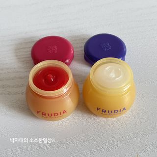 [후르디아] 올리브영 꿀과즙 립밤 2종 (블루베리/석류) — 5점을 준 리뷰어가 2022년 10월 올린 사용 사진