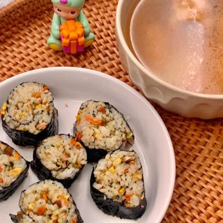 해풀잎 누구나 김밥*1ea [(혼합야채 35g *1ea,  김밥김 (5g, 5ea),  양념간장 (6g, 5ea), 참기름(5g, 2ea)] — 4.5점을 준 리뷰어가 2022년 8월 올린 사용 사진
