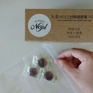 노플(NOPL) 노플 친환경 바이오 산화 생분해  항균 일회용 위생 비닐장갑 100매 + 지퍼백 소형, 대형 — 4.5점을 준 리뷰어가 2021년 9월 올린 사용 사진