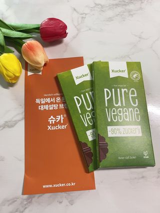 당류2g 자일리톨로 단맛을낸 슈카 퓨어비건 무설탕초콜릿 Xucker vegan 2개입 — 4점을 준 리뷰어가 2021년 4월 올린 사용 사진