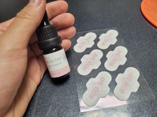 라라로즈데이 시즌2 천연 아로마오일 Y존 케어 속옷향수 이너퍼퓸 5ml  여성의 자존감을 UP시키자 — 5점을 준 리뷰어가 2021년 10월 올린 사용 사진