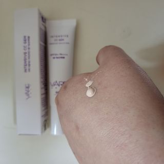 바르셀 톤업선크림 미백 메이크업베이스 CC크림 인텐시브 씨씨 젠 30ml — 5점을 준 리뷰어가 2021년 11월 올린 사용 사진