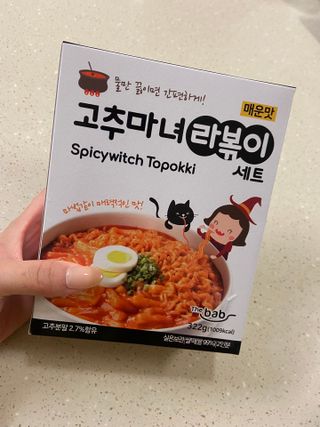 더밥  고추마녀 라볶이 +  나이스미 무설탕 현미후레이크 — 5점을 준 리뷰어가 2021년 10월 올린 사용 사진