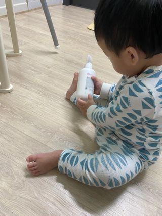 mom e 맘이 내추럴 베이비 케어 샴푸앤바스+로션 — 5점을 준 리뷰어가 2021년 1월 올린 사용 사진