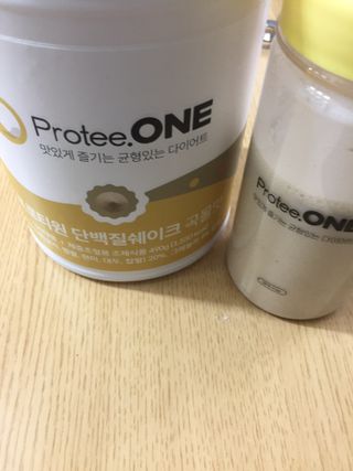 프로티원 단백질쉐이크 곡물맛 2주분 1통+보틀 — 4.5점을 준 리뷰어가 2021년 3월 올린 사용 사진