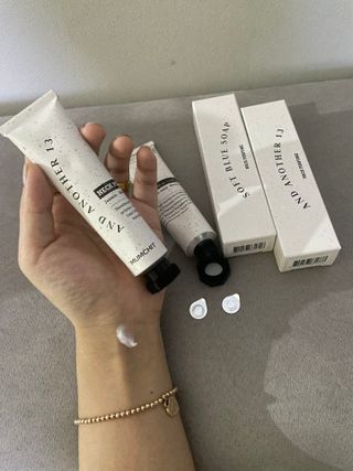 멈칫(MUMCHIT) 넥퍼퓸 NECKPERFUME 2가지 향 — 5점을 준 리뷰어가 2021년 11월 올린 사용 사진