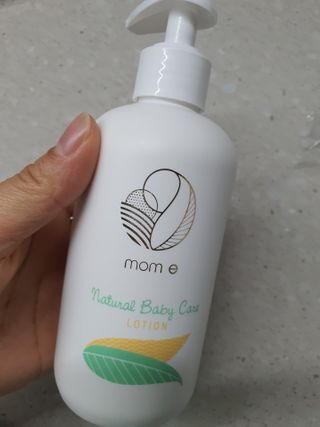 mom e 맘이 내추럴 베이비 케어 샴푸앤바스+로션 — 5점을 준 리뷰어가 2021년 1월 올린 사용 사진