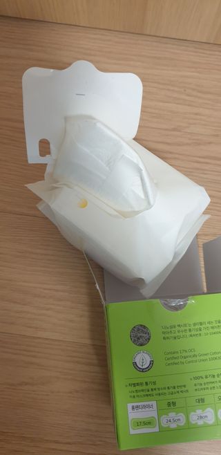에어퀸 뉴브레스 유기농 생리대 4종 (팬티라이너 20P + 중형 10P + 대형 10P + 오버나이트 8P)_체험단 — 5점을 준 리뷰어가 2024년 6월 올린 사용 사진