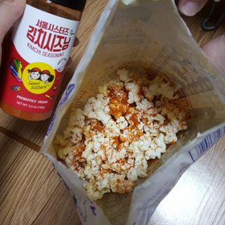 [서울시스터즈] 김치시즈닝 국내 최초 뿌려먹는 김치파우더 100g 1개+ 신제품 김치스낵 90g 2개 — 5점을 준 리뷰어가 2021년 8월 올린 사용 사진