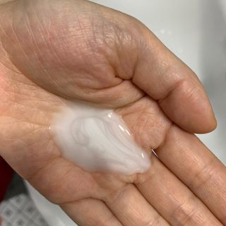 [HUREX] 휴렉스 볼류마이징 탈모완화 기능성 샴푸 150ml x 2개 — 3점을 준 리뷰어가 2021년 9월 올린 사용 사진