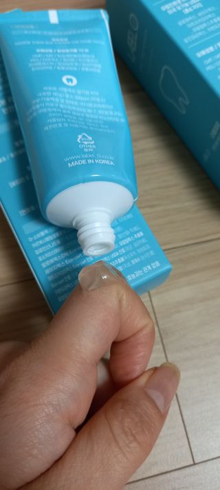 치과에서 쓰는 치약 _ 라벨제로 저불소 꼬마, 키즈, 유아, 베이비, 주니어 안전한 어린이치약 — 5점을 준 리뷰어가 2023년 1월 올린 사용 사진