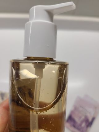 스킨1004 [SKIN1004] 마다가스카르 센텔라 라이트 클렌징 오일 200ml — 5점을 준 리뷰어가 2024년 7월 올린 사용 사진