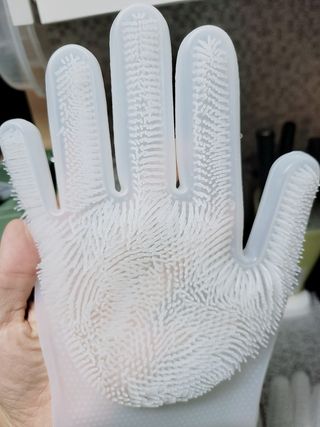 나무드 [매직싹싹] 고급형 친환경 실리콘 수세미 미끄럼방지 고무장갑 투명 1개 + 블랙 1개 캠핑용 야외 설거지 — 3점을 준 리뷰어가 2021년 9월 올린 사용 사진