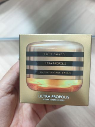 자민경 크레마카라콜 울트라 프로폴리스 하이드라 인텐스 크림 50ml — 5점을 준 리뷰어가 2021년 1월 올린 사용 사진