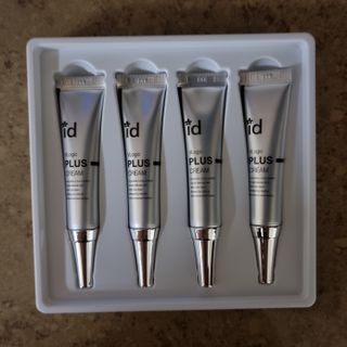 아이디플라코스메틱 아이디 브이로직 플러스 크림 15ml X 4EA — 5점을 준 리뷰어가 2022년 1월 올린 사용 사진