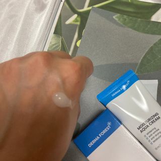 더마포레스트 모이스처라이징 아쿠아크림 / 수분크림 히알루론산 펩타이드 보습 미백 주름개선 — 5점을 준 리뷰어가 2021년 6월 올린 사용 사진