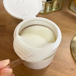랑벨 비타 에너지 잡티 앰플 패드 65매 (투명하고 밝은 얼굴 광채패드) — 5점을 준 리뷰어가 2022년 6월 올린 사용 사진