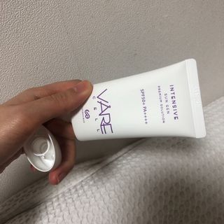바르셀 톤업 무기자차 자외선차단제 순한 선크림 인텐시브 선 젠 50ml — 4점을 준 리뷰어가 2021년 11월 올린 사용 사진