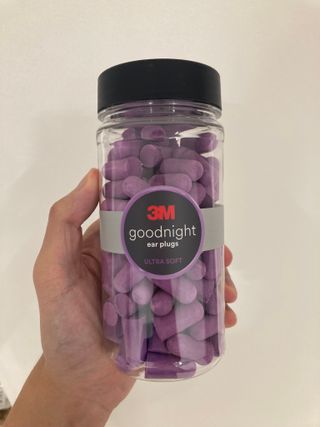 3M 소음방지 수면 귀마개 굿나잇 이어플러그 오렌지/퍼플 50쌍 — 5점을 준 리뷰어가 2023년 7월 올린 사용 사진