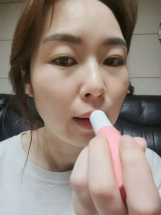 스킨큐어 산다화 카멜리아 안티 링클 멀티밤 — 5점을 준 리뷰어가 2022년 11월 올린 사용 사진
