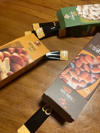 짜먹는 이지견과 짜먹는 이지아몬드, 짜먹는 이지허니피넛, 짜먹는 이지캐슈넛 각 10g X  10포 — 5점을 준 리뷰어가 2021년 2월 올린 사용 사진