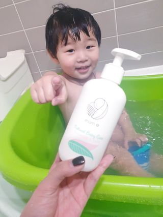 mom e 맘이 내추럴 베이비 케어 샴푸앤바스+로션 — 4점을 준 리뷰어가 2021년 1월 올린 사용 사진