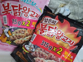 삼양냉동 [삼양] 얇은피불닭왕교자+얇은피까르보불닭왕교자 총4팩 — 5점을 준 리뷰어가 2021년 2월 올린 사용 사진