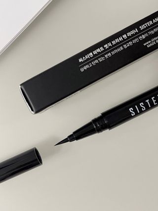 씨스터앤 퍼펙트 엣지 브러쉬 펜 라이너 2종 택 1 — 5점을 준 리뷰어가 2021년 12월 올린 사용 사진