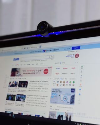 TOMO GRAPHY 나 있을땐 환한 조명 나 없을땐 확실한 살균 ★ DESK LIGHT & STERILIZER [ON] ★ — 5점을 준 리뷰어가 2021년 11월 올린 사용 사진