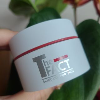 The Fact 더 팩트 내추럴 에스에프엔 에이틴 시니어 크림 — 4점을 준 리뷰어가 2021년 3월 올린 사용 사진