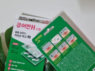 [큐어반H 스팟] 자외선 99프로 차단되는 스틱타입 스팟밴드(1팩 / 66매입) — 4.5점을 준 리뷰어가 2022년 11월 올린 사용 사진
